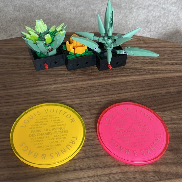 Louis Vuitton monogram coasters. Set of 2 - Picture 9 of 15